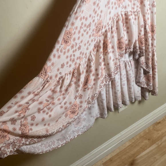 OLIVACEOUS Small Soft Pink High Low Maxi Flutter Sleeves - Picture 4 of 5